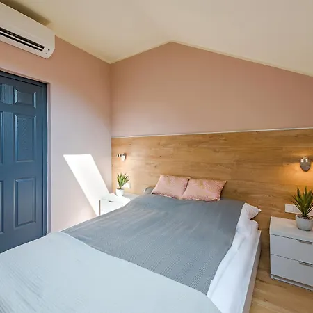 High End Klauzal With Ac - For Cooling Apartament